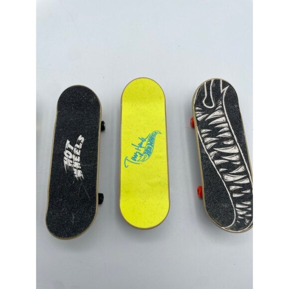 Marvel and Hot wheels mini skateboards and finger board lot of 5 - Picture 6 of 6